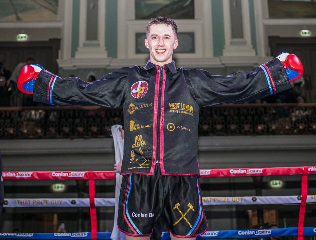 Conlan boxing debut for @jpomeara1999 ✅ The 𝐒𝐋𝐈𝐂𝐊 southpaw put on a performance, outboxing Engel Gomez to move 3-0 in the professional ranks!😮‍💨 #WalkerBeechJnr