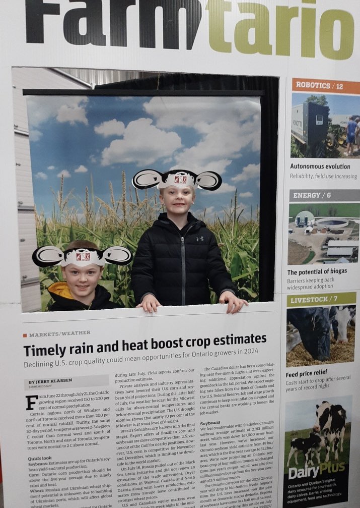 NuhnForage's tweet image. The 5th generation of Nuhn Forage is happy to be at the CDX. Come say hello in Hall 1.  #CDX24 #MakeSeriousHay #TheJuice #JuiceKeepItCool #MadeInCanada #CanadianAgriculture #Hay24