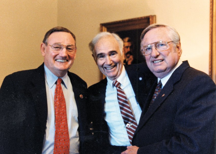 OneHandley tweet media