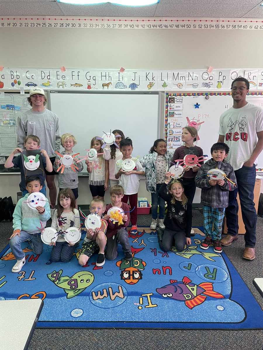 We had a great time stopping by to make some crabs 🦀 for the Crab Feed with the 1st grade classes at Gunnison Elementary! @MountaineerFB #MountUp