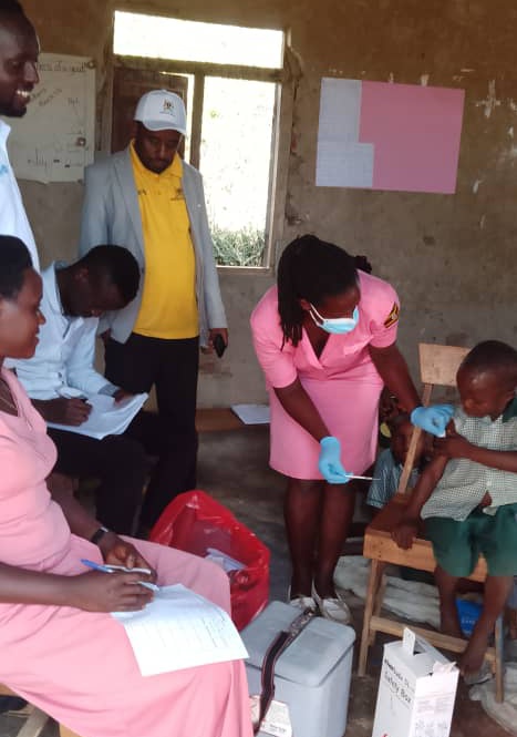 Kiruhura District has embraced the on-going National Yellow Fever vaccination exercise @MinofHealthUG. It targets population between 1-60 years. Let's vaccinate and kick Yellow Fever out of Uganda @Rmukago
