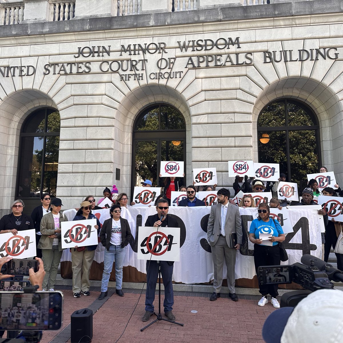 Las Americas Immigrant Advocacy Center tweet media