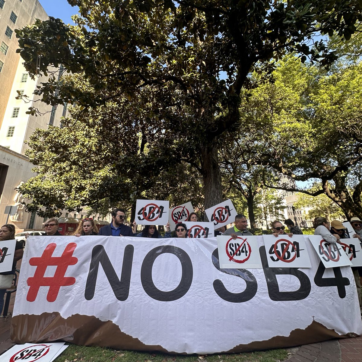 Las Americas Immigrant Advocacy Center tweet media