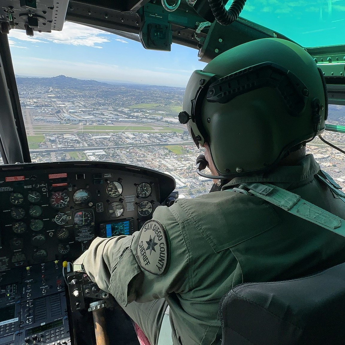 CAL_FIRE's tweet photo. The Gillespie Helitack crew, based in #SanDiego, recently spent time sharpening their #hoist rescue
skills. Gillespie #Helitack is a partnership with @SDSheriff flying the Bell 205 & @CALFIRESanDiego personnel operating the hoist & other equipment. https://t.co/voyMylQ5tz