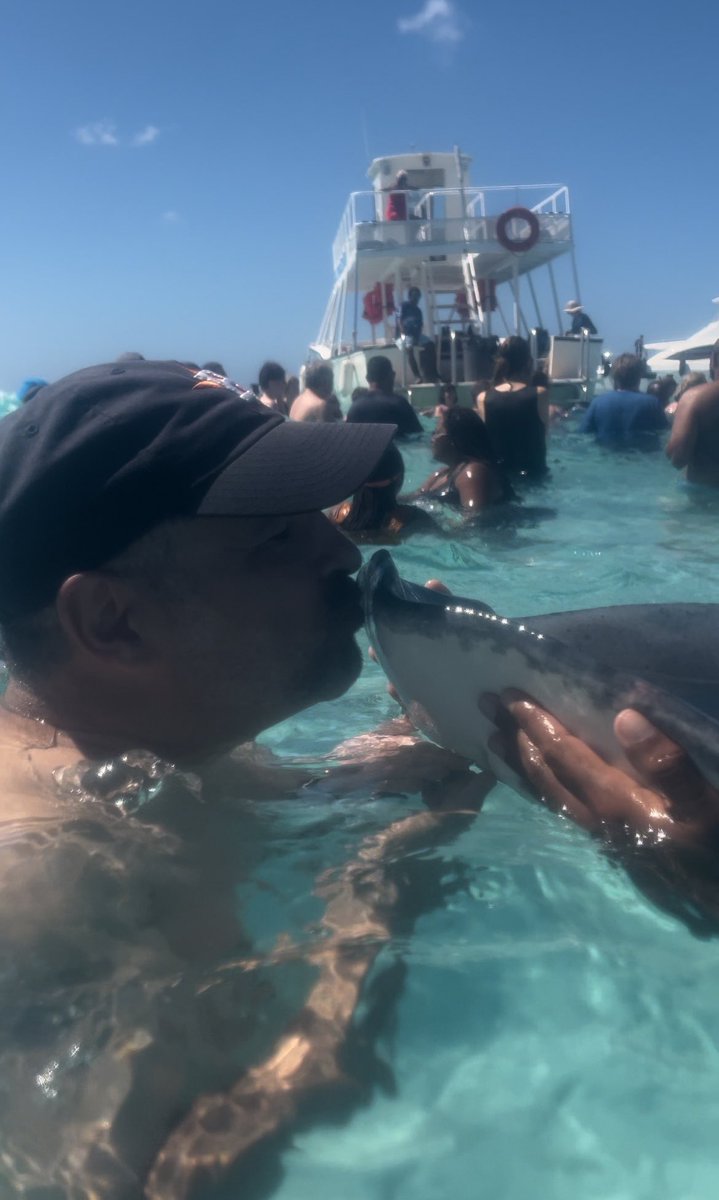 Hello from Grand Cayman. Don’t tell Carly and Hallie that I kissed a ray! 😘