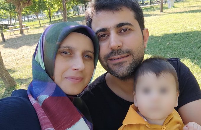 Ülseratif kolit hastası tutuklu Emre Turan' ın eşi: 'Eşimin rahatsızlığı ciddi. Bağırsakları tamamen iltihaplı. Kanlı ishal oluyor. Tedavisini cezaevi koşullarında sağlayamıyor.' HukukaDön Türkiye