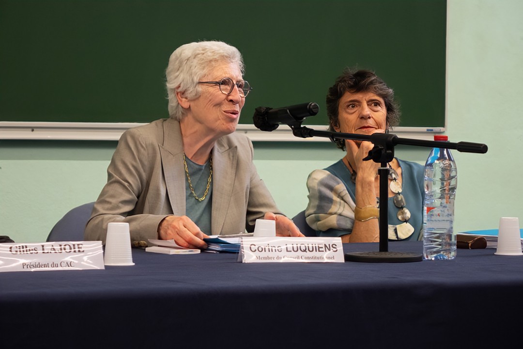 Mesdames Corinne Luquiens et Véronique Malbec, membres du @Conseil_constit , sont venues à la rencontre des étudiants de la faculté de Droit et d’Économie de l'@Univ_Reunion . Les riches échanges ont porté sur les compétences du CC, la nomination et les missions des membres.