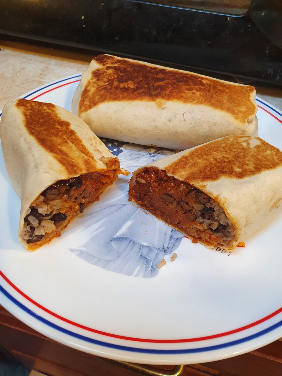 Pricey_666's tweet photo. Working out at least 3 times a week for the few weeks has been going well. I actually feel great and hope it keeps me motivated towards creating a better version of me, a version of me I can actually be happy with. Also made delicious protein packed burritos as a pre workout. https://t.co/B1mspAT9ez