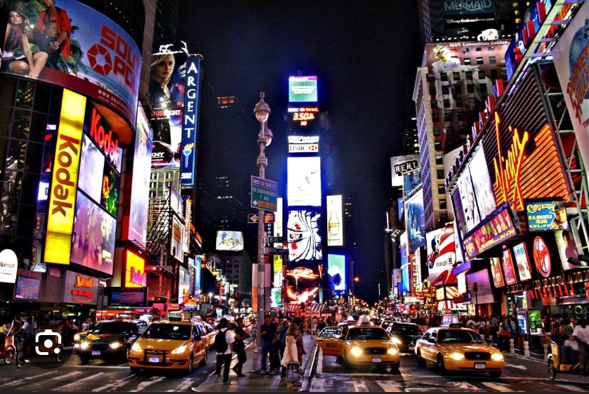 Bel posto . Se solo si riuscisse a trovare del fish&chips.. 🤣 #sangiuliano #TimesSquare