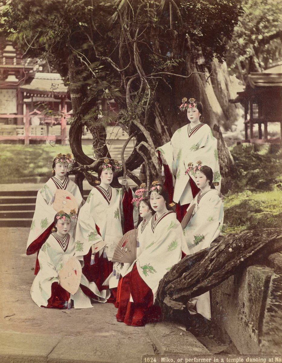 @StefaniaSiben #arts #artlovers #ArteYArt #painting #donneinarte #music Kusakabe Kimbei - Miko, or Performing in A Temple Dancing at Nara 1890 ... :-)