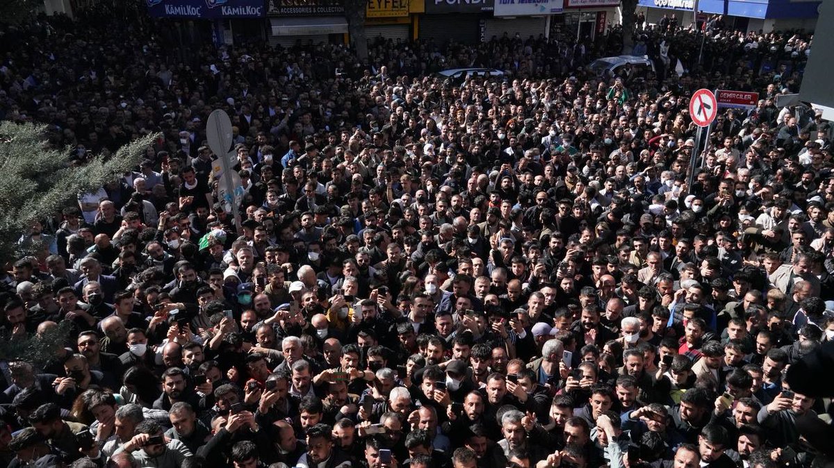 Onurlu, direngen Van halkını ve sevgili Neslihan Şedal ile Abdullah Zeydan’ı yürekten kutluyorum. Tarihi, direne direne kazananlar yazıyor, yazacak. Her bijî Wan. Berxwedan û serkeftîna we pîroz dikim.