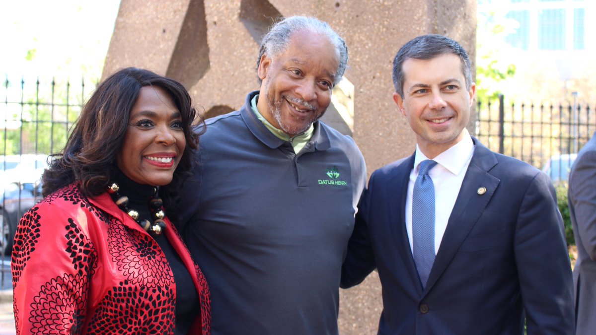 Birmingham’s 4th Ave Business District has a rich history of African American ingenuity and entrepreneurship. With the help of @SecretaryPete and the Biden Administration, we’re working to ensure its residents, workers and businesses have the infrastructure they need to thrive!