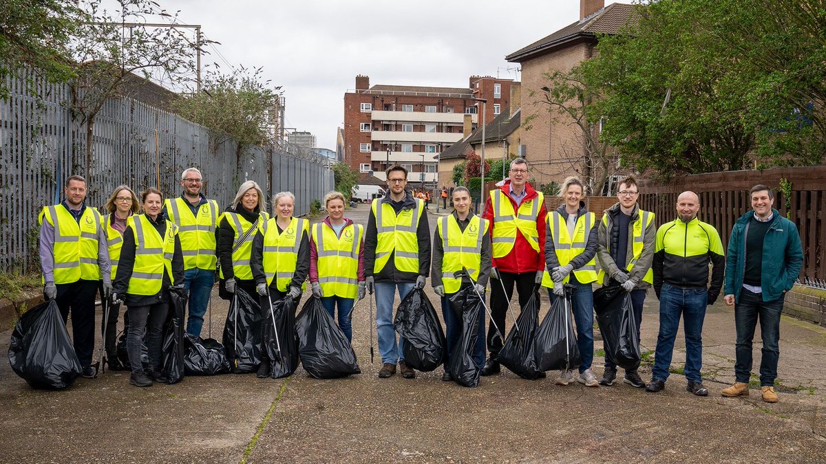 AmyReesCB's tweet image. Visiting a Community Payback project with @hmpps senior leaders.
We got stuck in with the team who’ve been painting,gardening &amp;amp;a general tidy up,improving &amp;amp;giving back to their local community..
Thanks for having us @LondonPS_CP &amp;amp;your work to protect the public&amp;amp;reduce reoffending