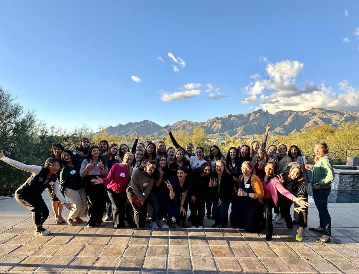 What an evening! Awesome faculty sharing their stories, bright and interested @UAZMedTucson and @uarizona students. Hosted by Dr. @TMParikh1 , a great time had by all! @sgworrell @InduPartha @hinatanmay @allieminMD @RickerMD @amberriceMD @hollybullockmph #WomenInMedicine