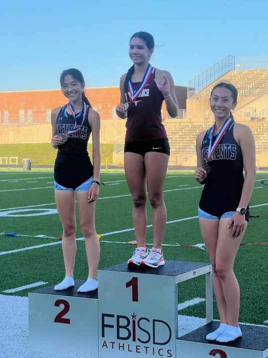 Congrats to our day 1 competitors who qualified for Area in the 3200m! Josh Wan🥈, @cathyzhou22🥈, and Isabelle Lust🥉! #LetsRide #RangerPride