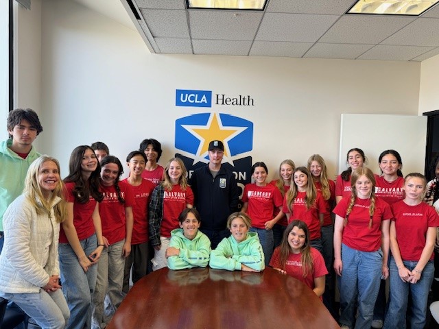 Calvary Christian School's 8th graders joined #OperationMend to create welcome baskets for Warriors & Caregivers, complete with heartfelt notes. A special thanks to #Veteran Joey Paulk for sharing his inspiring story with the students. 🌟 #CommunitySupport @UCLAHealth
