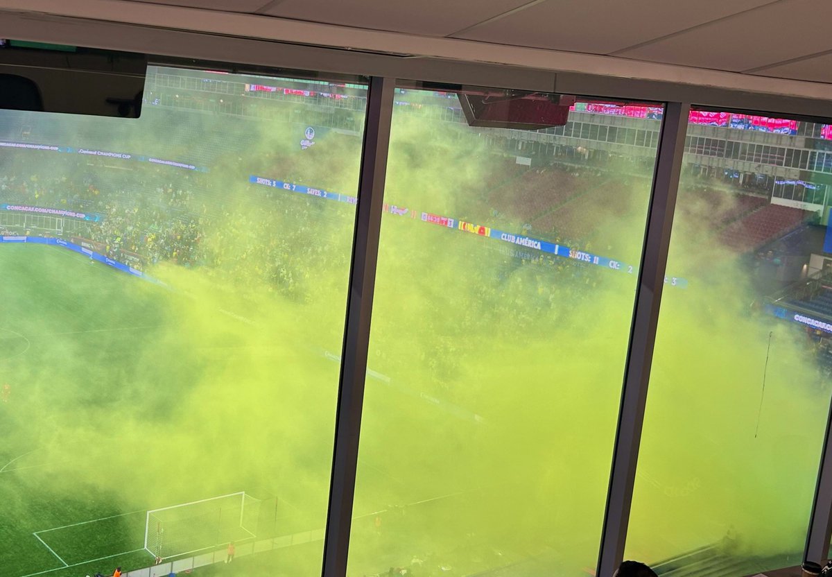 johncarp1916's tweet photo. En el este y el oeste, en el norte y en el sur, siempre vamos a estar presentes para alentar al @ClubAmerica.
Se goleo en la cancha y en la tribuna fuimos locales.
¡Vamos América, queremos la conca!
#Losdueñosdelgabacho
#LQME2P https://t.co/NnqpY3EMMM