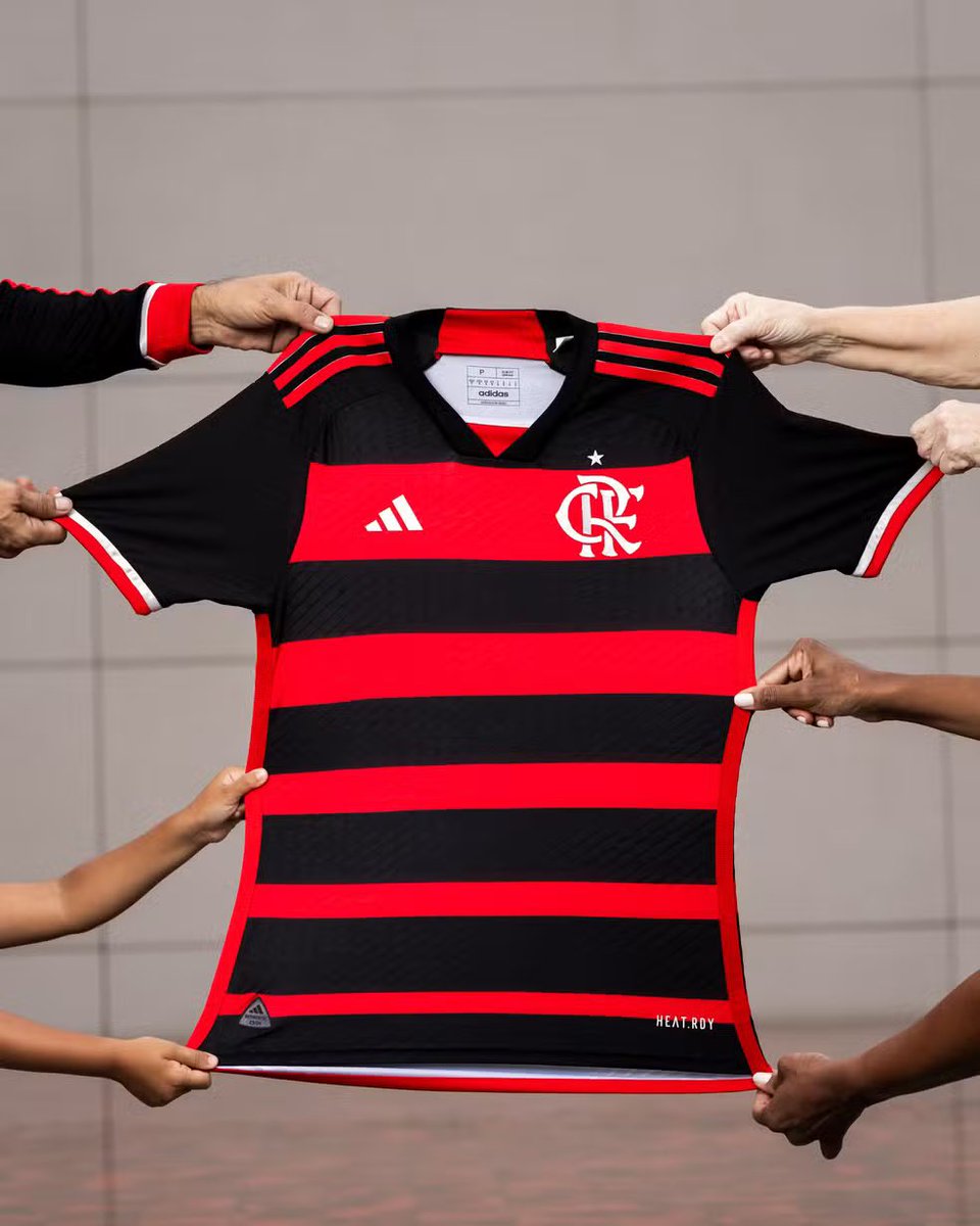 futebol_info's tweet photo. Com aumento no patrocínio máster de R$ 85 milhões para R$ 120 milhões, uniforme do Flamengo passará a valer R$ 265 milhões por ano.

Com isso, o Rubro-Negro vai superar a meta que estabeleceu para 2024 de arrecadar R$ 250 milhões no uniforme.

🗞 @MRNCRF
📸 Divulgação/Adidas https://t.co/MsH3hLdNQV