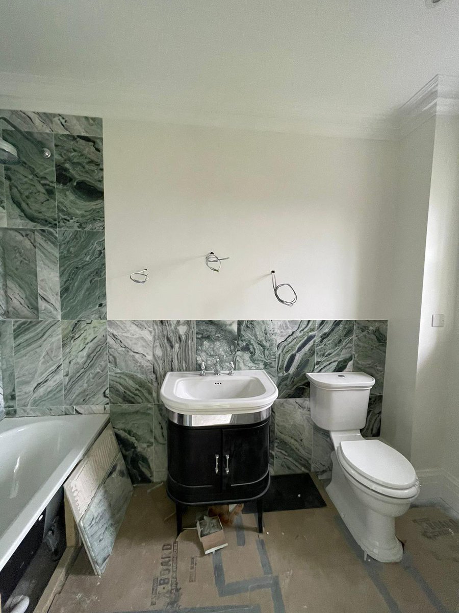 More progression in the bathrooms at our Beech House Project.
#fullworksprojects #fullworks
#ensuite #tiles #plumbing #tiledesign #herringbonetile #familyhome #renovation #housetohome #renovationjourney #bathroom #fmb #monochromatic #whiteinteriors