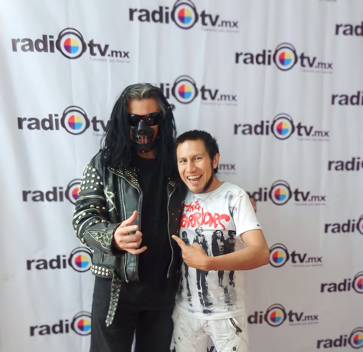victorsotoofici's tweet photo. Beny Rotten ( Espécimen) y Victor Soto
#QueremosRock #BenyRotten #Especimen
#Punk #PunkMexicano #Metal #TvRadioMx #VictorSotoOficial https://t.co/pXtTAoXllb