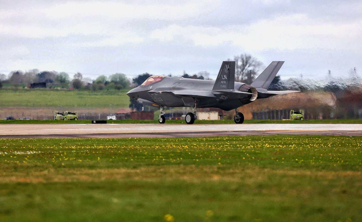 Quiet day at @48FighterWing, but the boy enjoyed what we did see despite the weather! Hope @TedConingsby has dried off now, too?! 
#canon #canonphotography #canonR6 #usaf #raf #Lakenheath #raflakenheath #usaflakenheath #Aviation #aviationlovers #aviationdaily