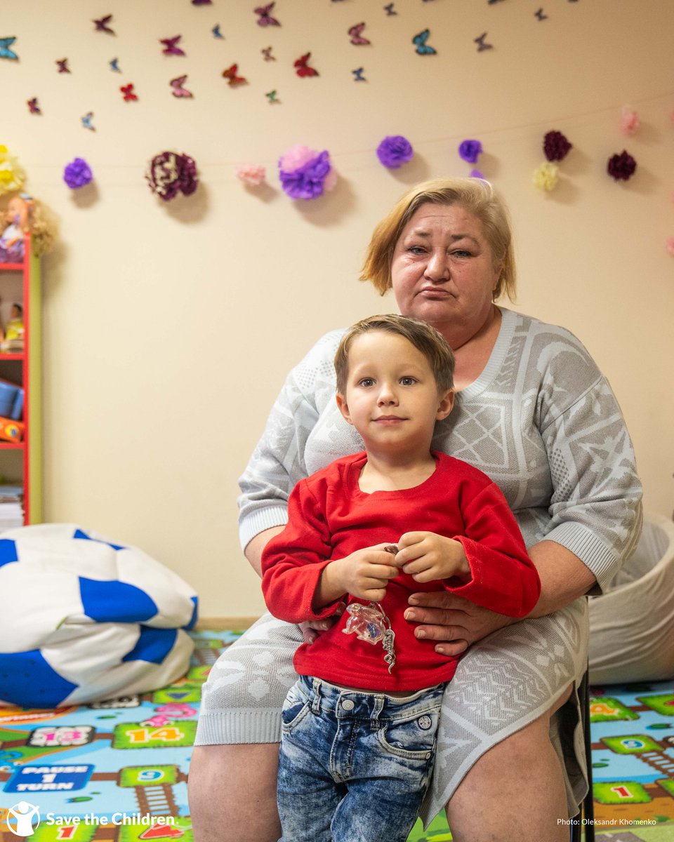 In #Ukraine, despite challenges, teachers like Iryna create safe spaces for kids. In our colorful Child-Friendly Spaces, kids sing, dance, draw, craft, and get inspired by Iryna's unicorn costume! 🦄✨ Grateful for educators who uplift children!