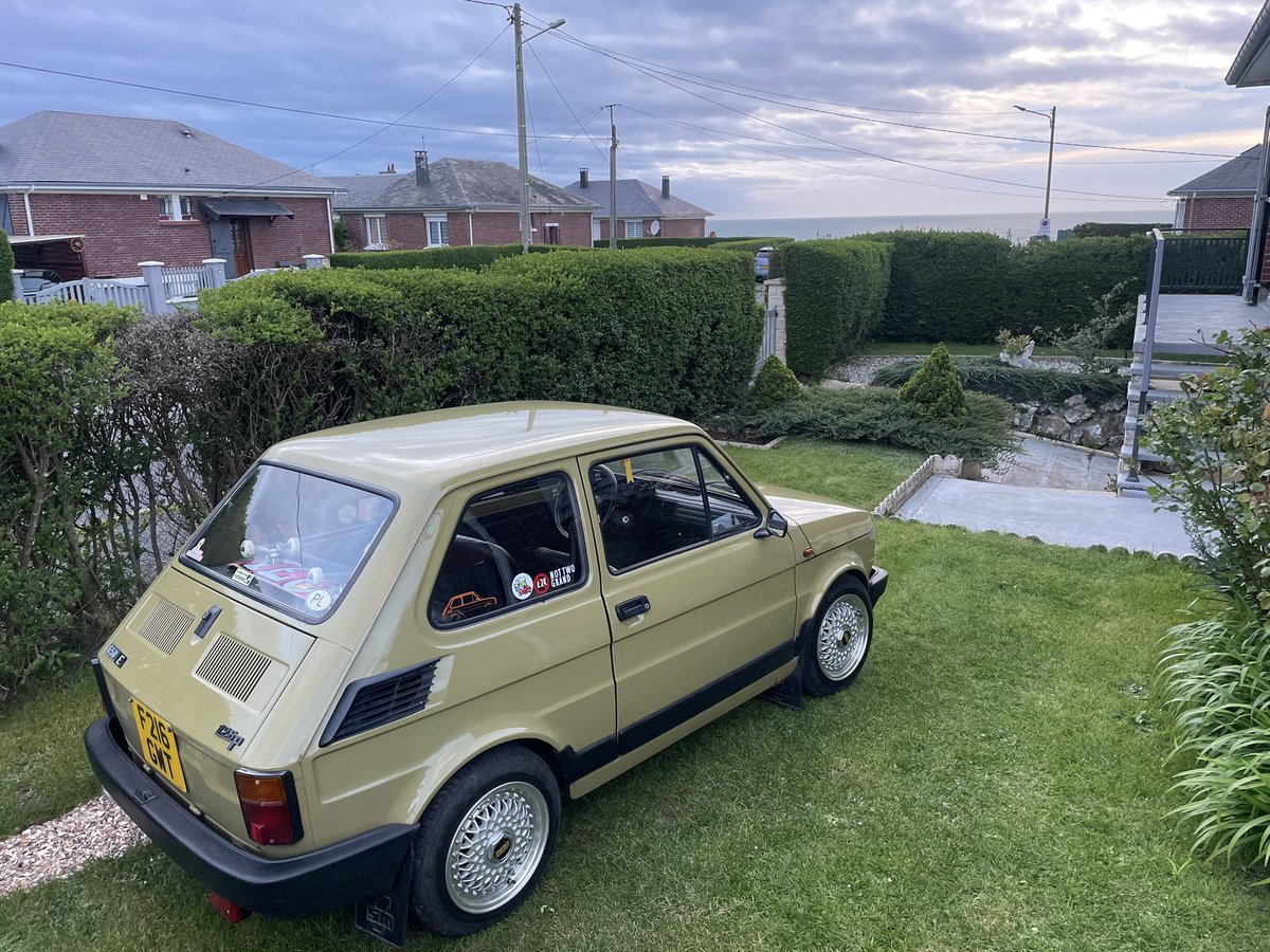 I bloody love France. All these are visible from where we’re staying. I really want a first gen Twingo now. Initiale spec appear to have leather too!🥰
(*126 models own)