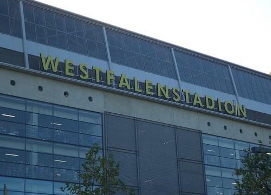 Überall in der Stadt steht gerade dein wahrer Name geschrieben.
Überall #Westfalenstadion
Für immer Westfalenstadion!

Die Umbenennung stört noch immer viele Leute und ich aktuell habe wieder mal  die optimistische Hoffnungen, dass der Name ab 2031 auch wieder am Stadion prangt.
