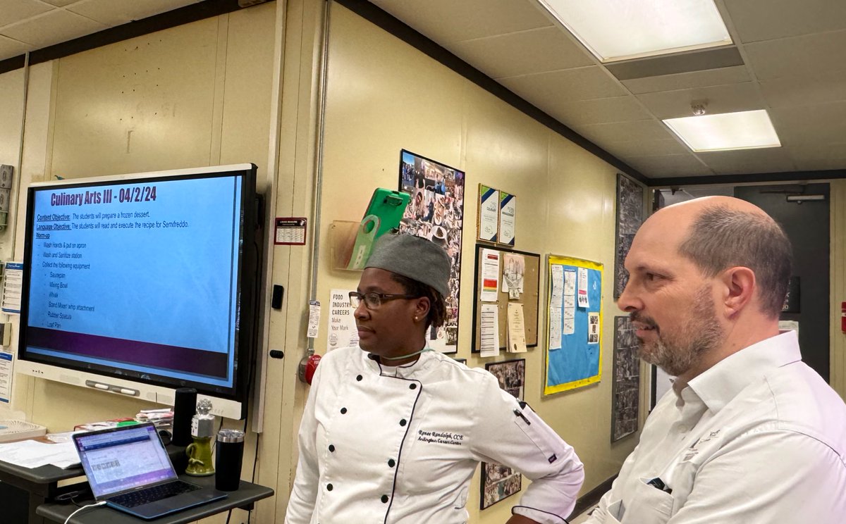 @ISTEofficial @southjoseph seeing educational technology and academic content/CTE in use @APSCareerCenter @arlingtontechcc @APS_STEM @APS_CTE @APSVirginia @Margaretchungcc @CareerCenterPT @SuptDuran @ChefRandi14_ACC @AcademyArchers @accchronicle @ASCD