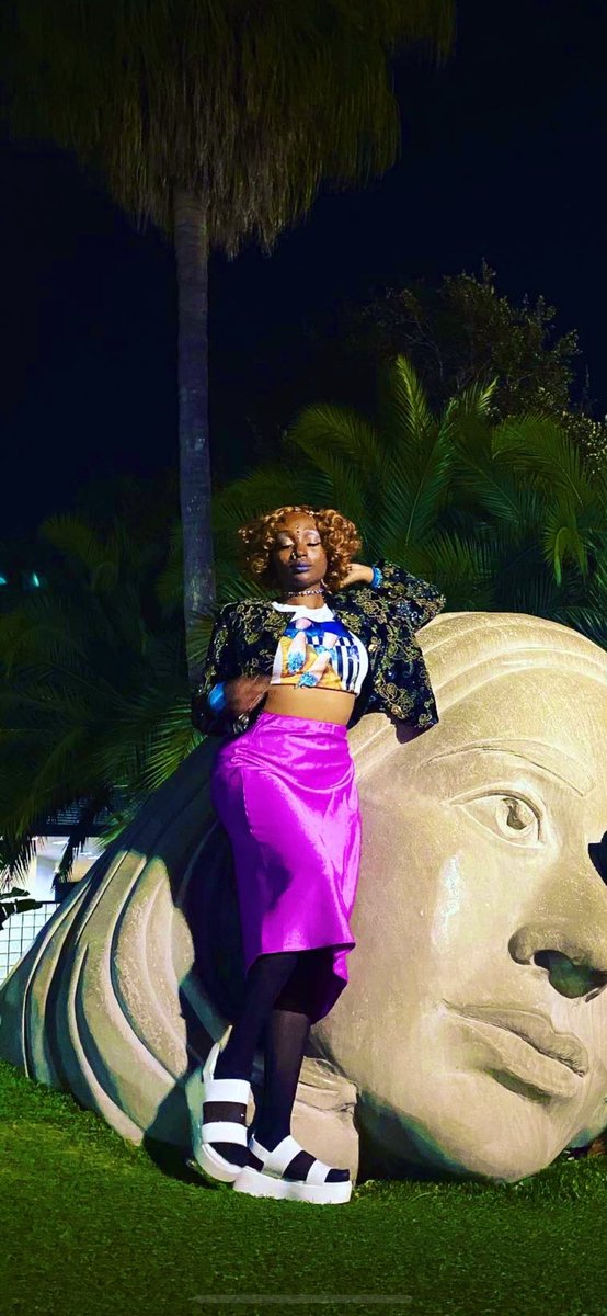 creatingaRIOT's tweet image. Put me in a magazine ✨