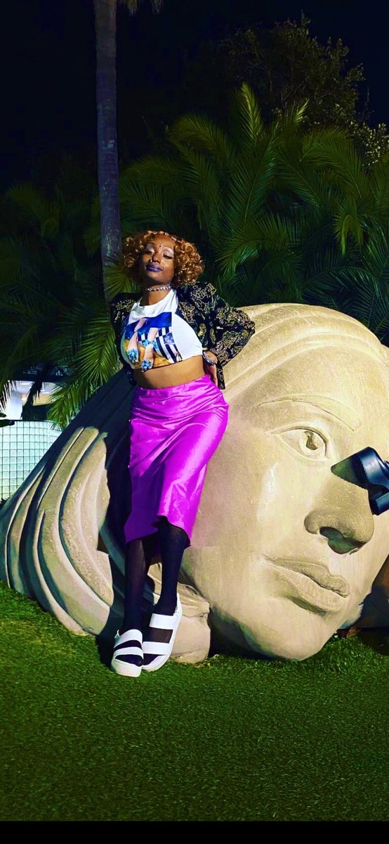 creatingaRIOT's tweet image. Put me in a magazine ✨