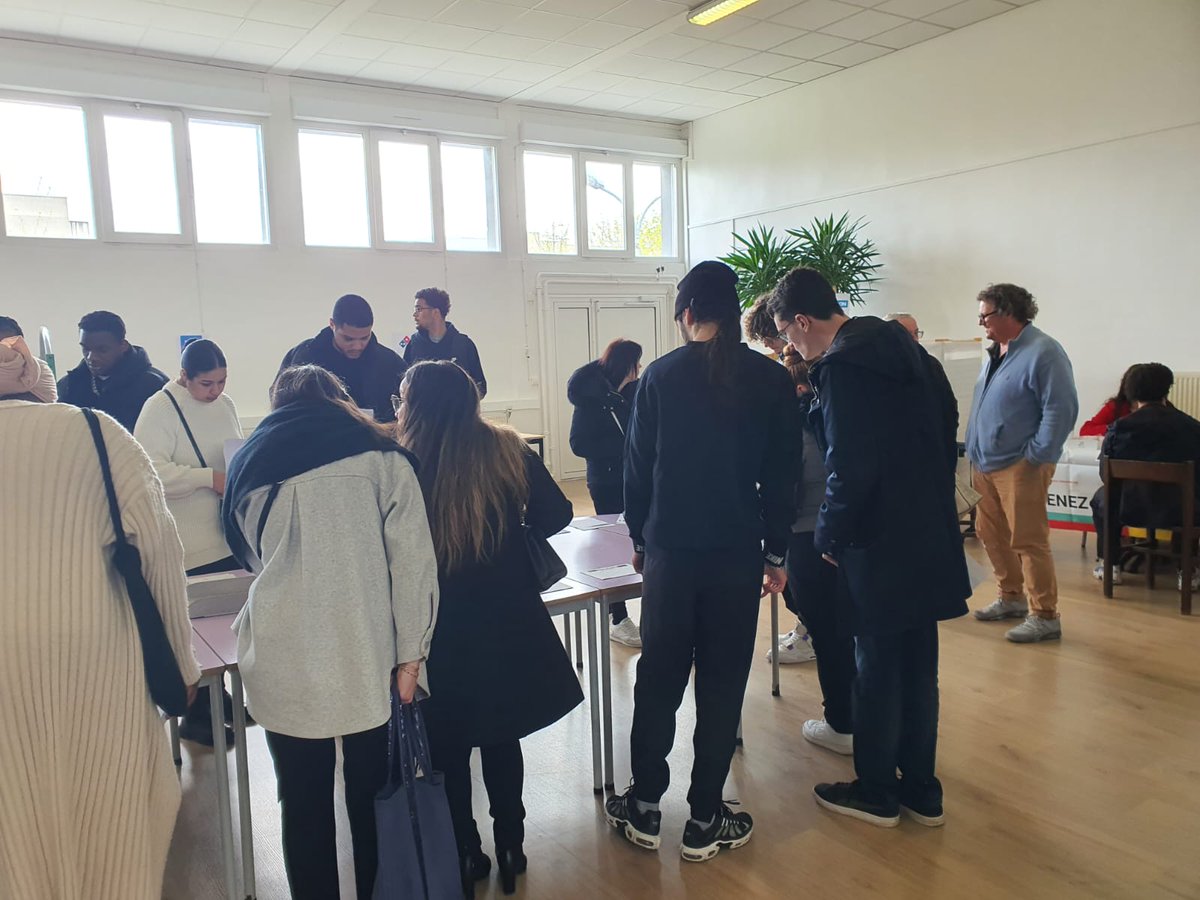 L'agence France Travail d'Arpajon a organisé ce jour un job dating pour les jeunes dans des secteurs en tension à Egly. Une trentaine de postes étaient à pourvoir.