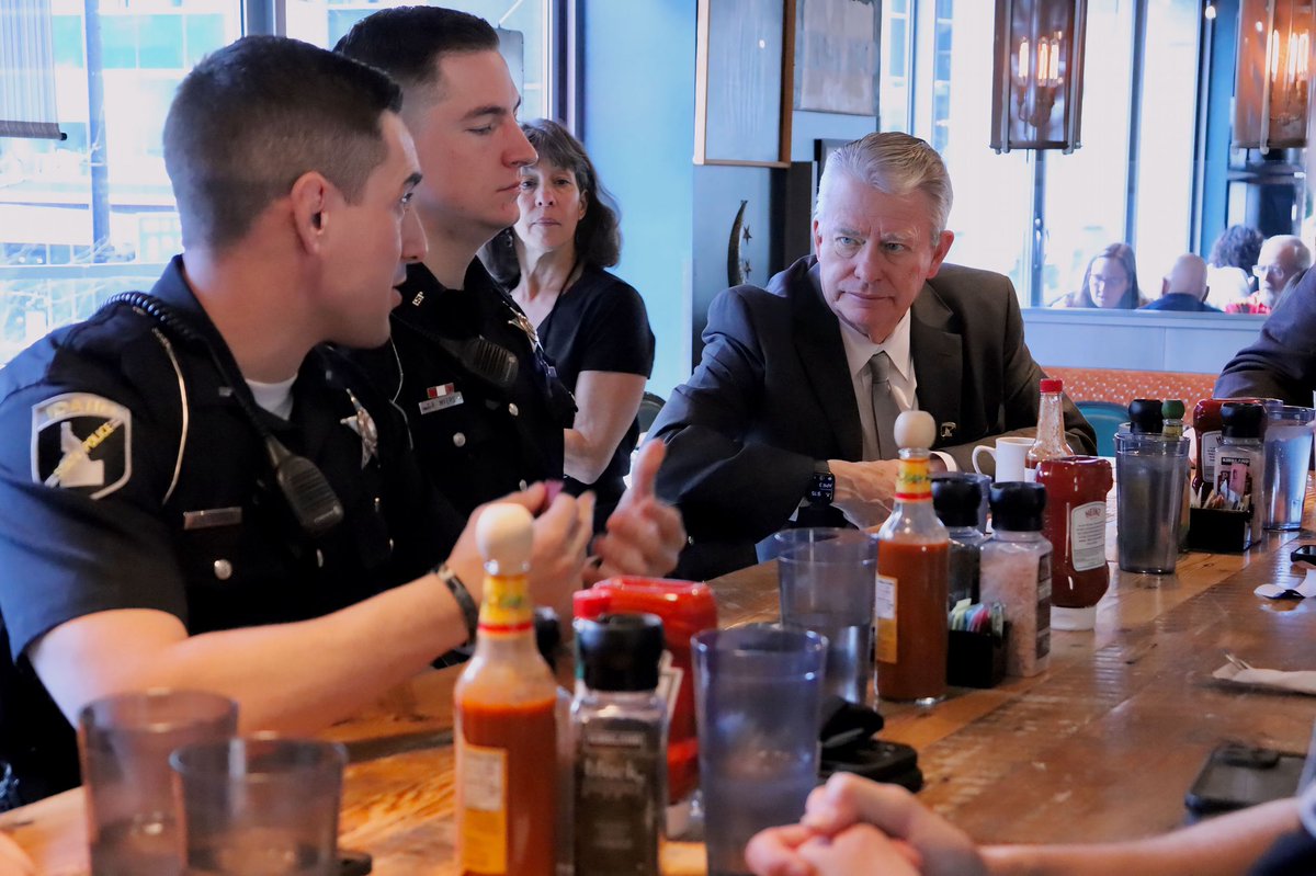 Two teams of Idaho State Police troopers are heading to Texas to help @GovAbbott secure our southern border. This morning, I had the honor of taking them to breakfast and thank them for their service.