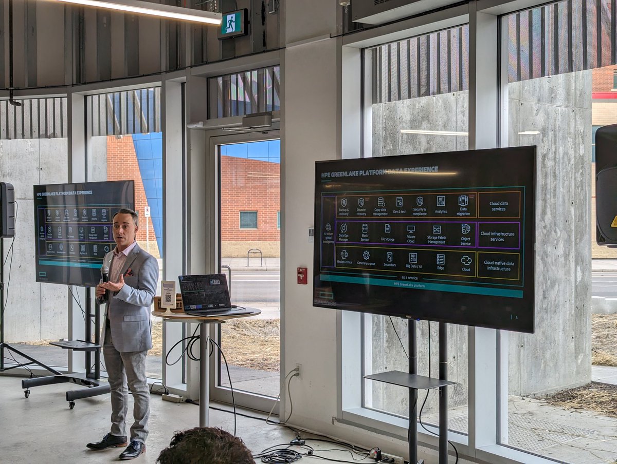 Ryan Brown from <a href="/HPE/">HPE</a> bringing the knowledge at the <a href="/CalgaryVMUG/">Calgary VMUG</a> <a href="/MyVMUG/">VMware User Group</a> meetup today.
#vmug #vexpert