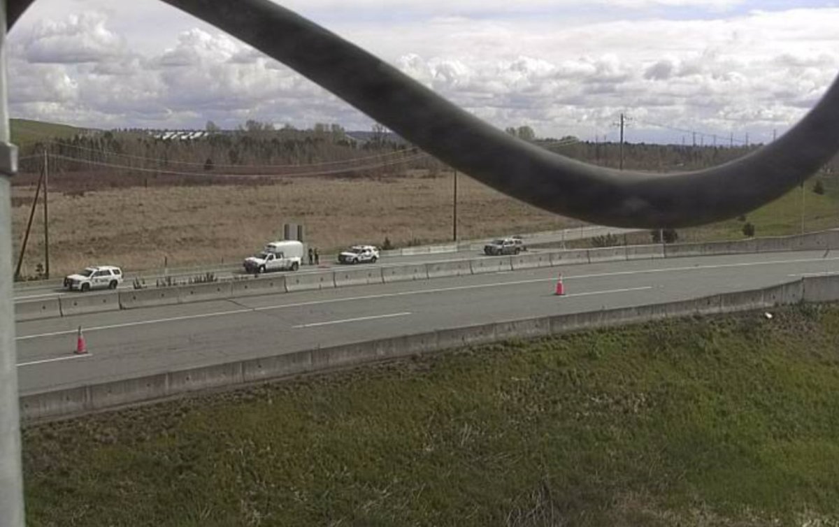 ⛔️CLOSURE UPDATE #BCHwy99 - the northbound off ramp to #BCHwy17 is still closed after an earlier serious vehicle incident. Police are investigating. Expect delays. #DeltaBC For more information, click the link: drivebc.ca/mobile/pub/eve…