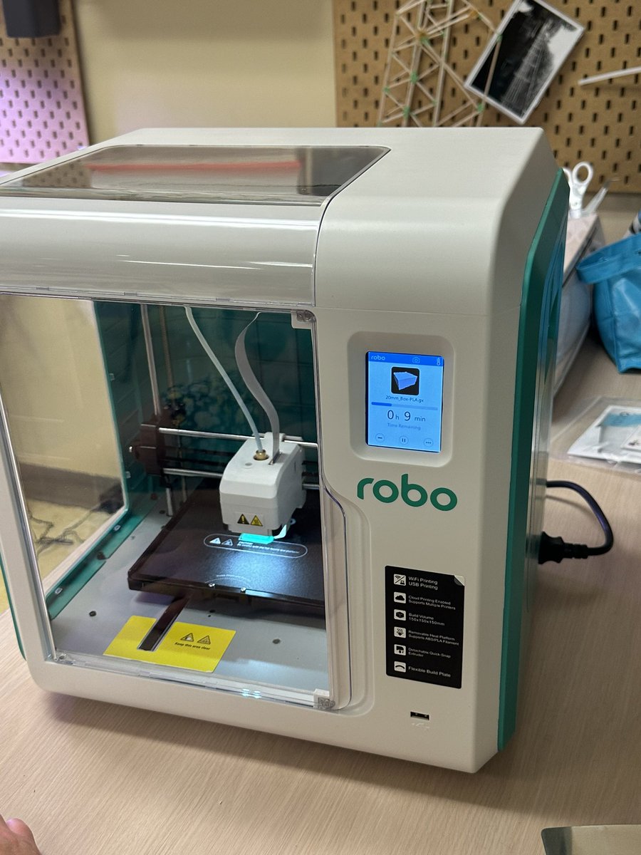@Palmetto_OCPS is excited to have a @ROBO3D printer. It’s all set up and ready for use! @JillAdcock_OCPS @CDLocps