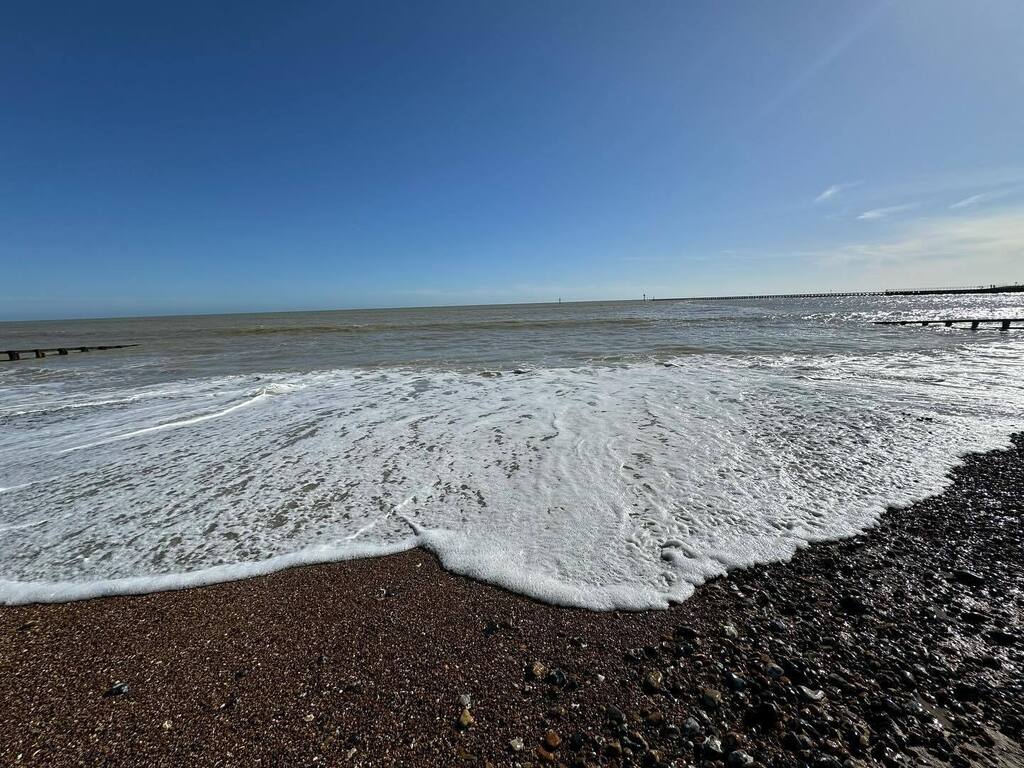 Timothy_Hughes's tweet photo. Littlehampton #littlehampton #seaside #seasidetown #seasideresort #westsussex #littlehamptonharbour #littlehamptonbeach #seaside #easter #eastersaturday #bankholiday #bankholidayweekend #saturday #bankholidays #easterweekend #happyeaster #spring #springt… https://t.co/hushA51ymr https://t.co/idqfcFyCOw