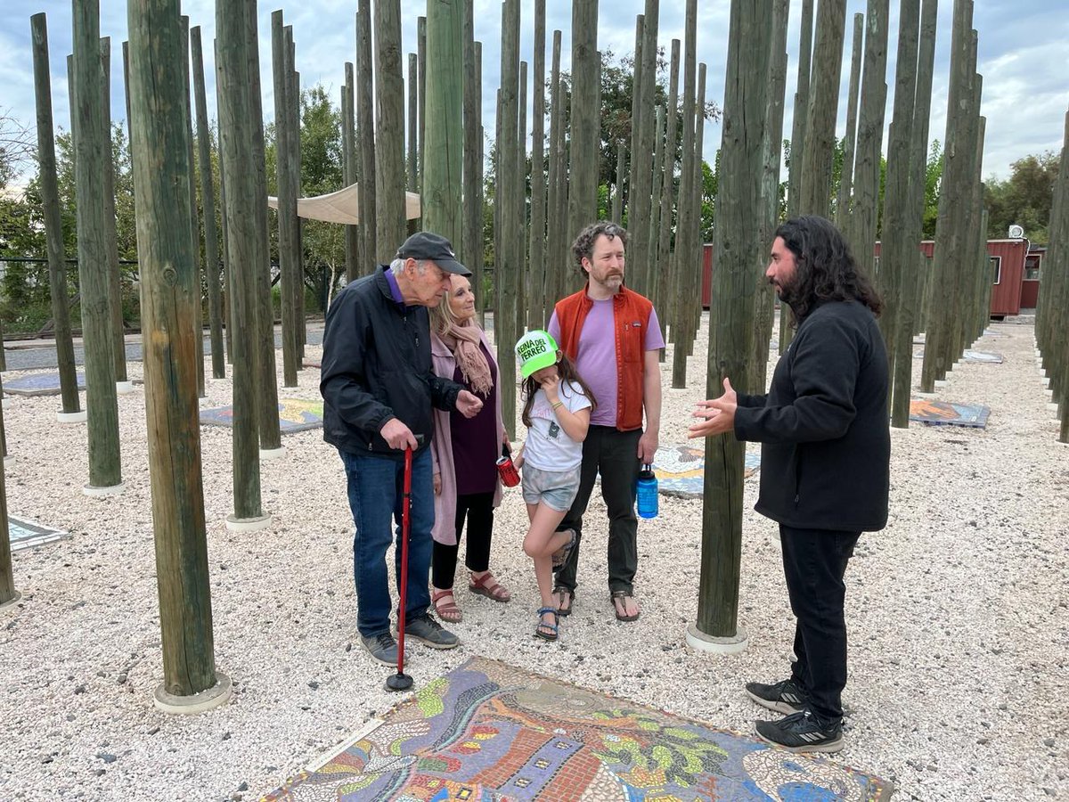 MemorialdePaine's tweet photo. ✊ Destacamos la reciente visita a Memorial Paine del historiador norteamericano y profesor emérito de la Universidad de Tufts, Peter Winn, a quien recibimos en nuestro espacio junto a su familia
#DDHH
#NuncaMás
#JusticiaParaPaine
#NoMásImpunidad
#Memoria
#TUFTS
#Paine
#Chile https://t.co/nNKHXSuHGU
