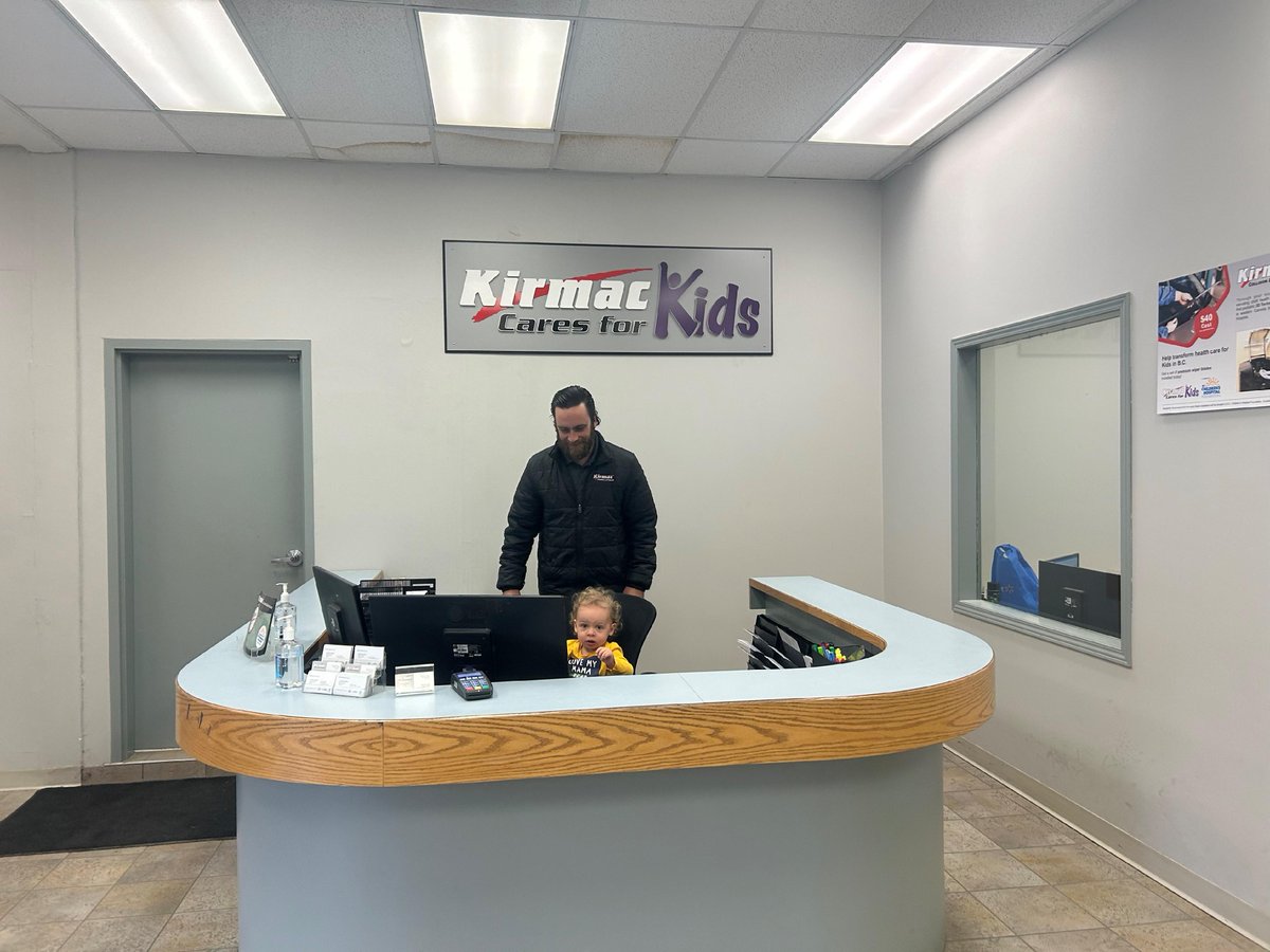 KirmacCollision's tweet image. Meet our newest recruit in the making! 💼 This pint-sized powerhouse is holding down the fort at the front desk in Vancouver. Future star employee in the making!🌟 
.
.
.
.
#NextGenerationEmployee #StartingYoung #OfficeProdigy #kirmaccommunity #kirmaccaresforkids #kidsatwork