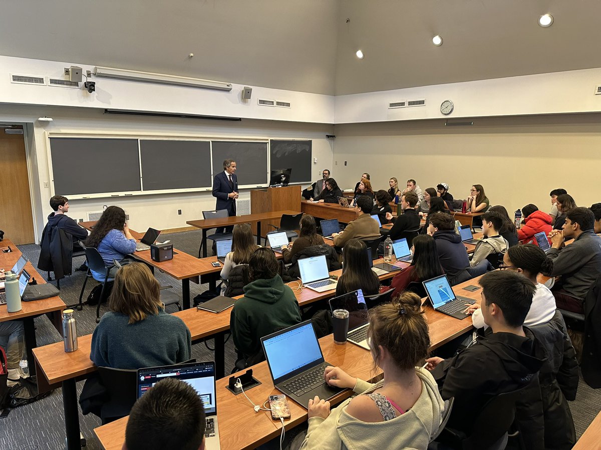 Fascinating to exchange with @Yale's students and faculty today at @JacksonYale and @YaleLawSch. The vigor of youth and wisdom of academia are indispensable allies in the quest for global peace and development.