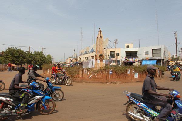 #Mali : Trafic d’enfants vers la Mauritanie : Un réseau à démanteler* Mariam est une jeune adolescente qui a échappé à la maltraitance de ses maîtres en Mauritanie après une fugue. Ses retrouvailles émouvantes avec sa famille dans la Capitale du Kénédougou en disent long sur sa…