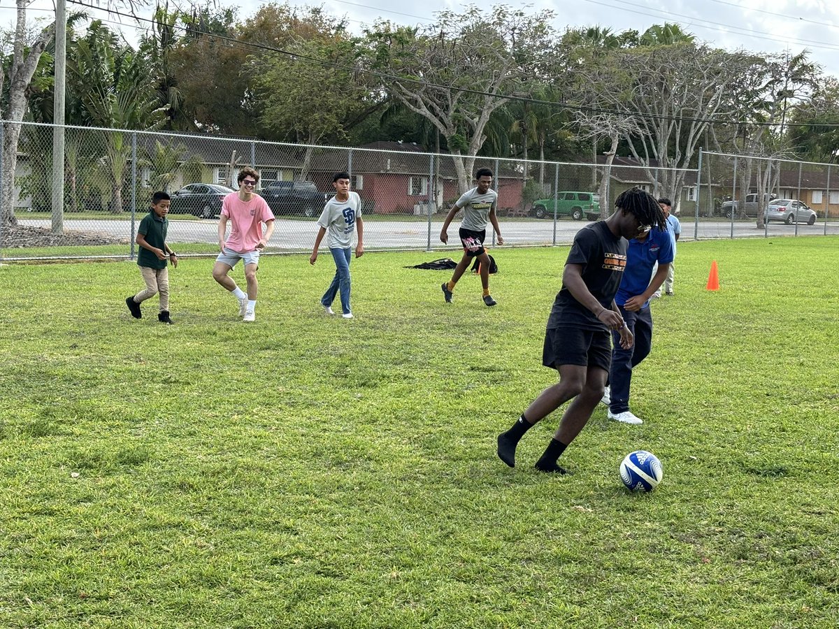 chccampusmin's tweet photo. Our afternoons are spent tutoring, but also playing games and helping with enrichment! The students at Centro de LaSalle are energetic and passionate! #boundlessbrotherhood https://t.co/wuuF5zMdXE