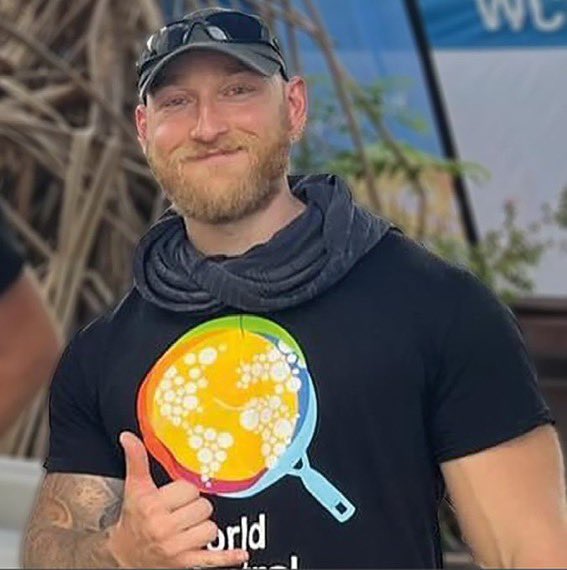 Fx1Jonny's tweet image. Do not look away!

News has just come out of 1 of the aid workers who was American, his name was Jacob Flickinger 

That man had a young family and his wife and baby are now traumatised for life!

The most infuriating thing is they are gonna do their best to brush this under the