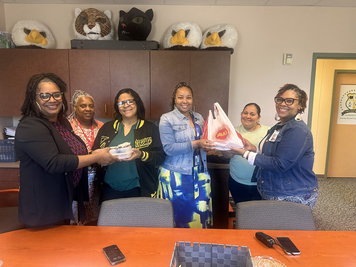 “Feed your soul by feeding the souls of others with love, kindness and compassion.” Thank you <a href="/ChanteGary/">Chante Gary, MBA, BSA</a> <a href="/nwhite4002/">Nastassya White</a> #HappyAssistantPrincipalsWeek <a href="/TheBrameE/">The Real Erica Brame-Manuel</a> <a href="/AlandraBrewing1/">Alandra Brewington, Principal, M. Ed</a> <a href="/Thompsonhisd/">Ruby L. Thompson ES</a>
