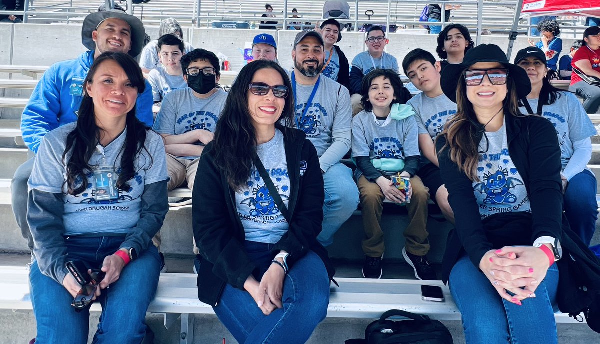 Nothing better than seeing our awesome Dragons ready to win at #TeamSISD’s Spring Games‼️🐉 🧩 ♥️ @JDrugan_K8 @JBeltran_JDS @cmercado_JDS @vesparza_JDS #TEAMDrugan