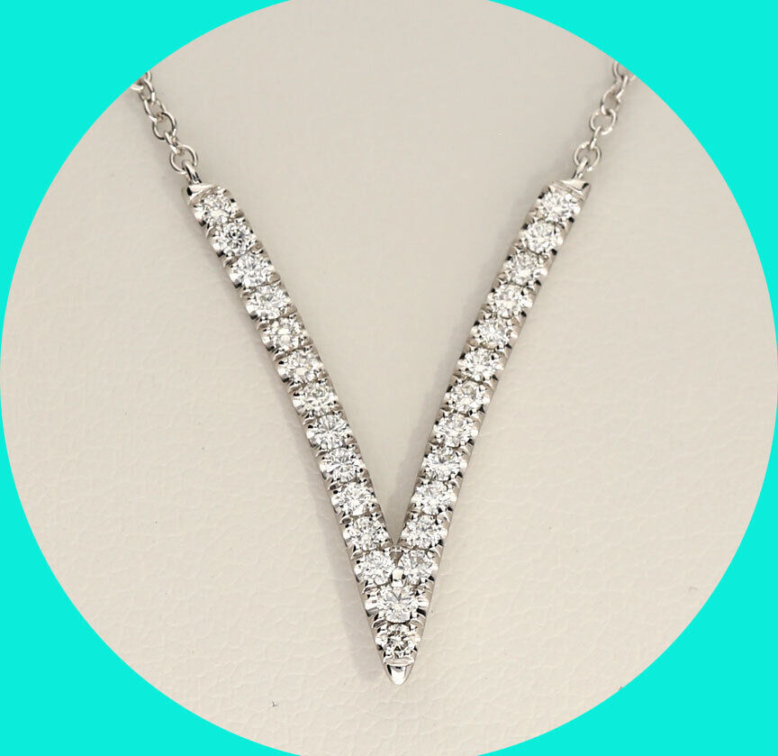 100% Guaranteed Authentic Gabriel & Co. Diamond “V” Kalisque Pendant Necklace in F Color VVS Clarity 14K white gold. Listed for $765 way below retail pricing! Place your bid today! No hassle returns! #Gabriel #finejewelry #finejewelryforsale #jewelrysale
ebay.com/itm/3746047967…