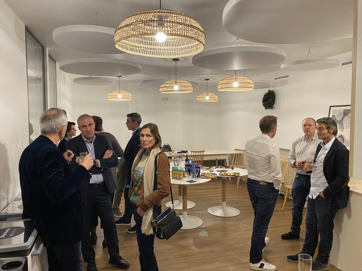 Pour bien finir la soirée, place au #Networking ! 🥂😍 #Management #Leadership #GouvernancesPartagées #Afterwork #Leaders #Impact #InnovationManagériale #FutureOfWork