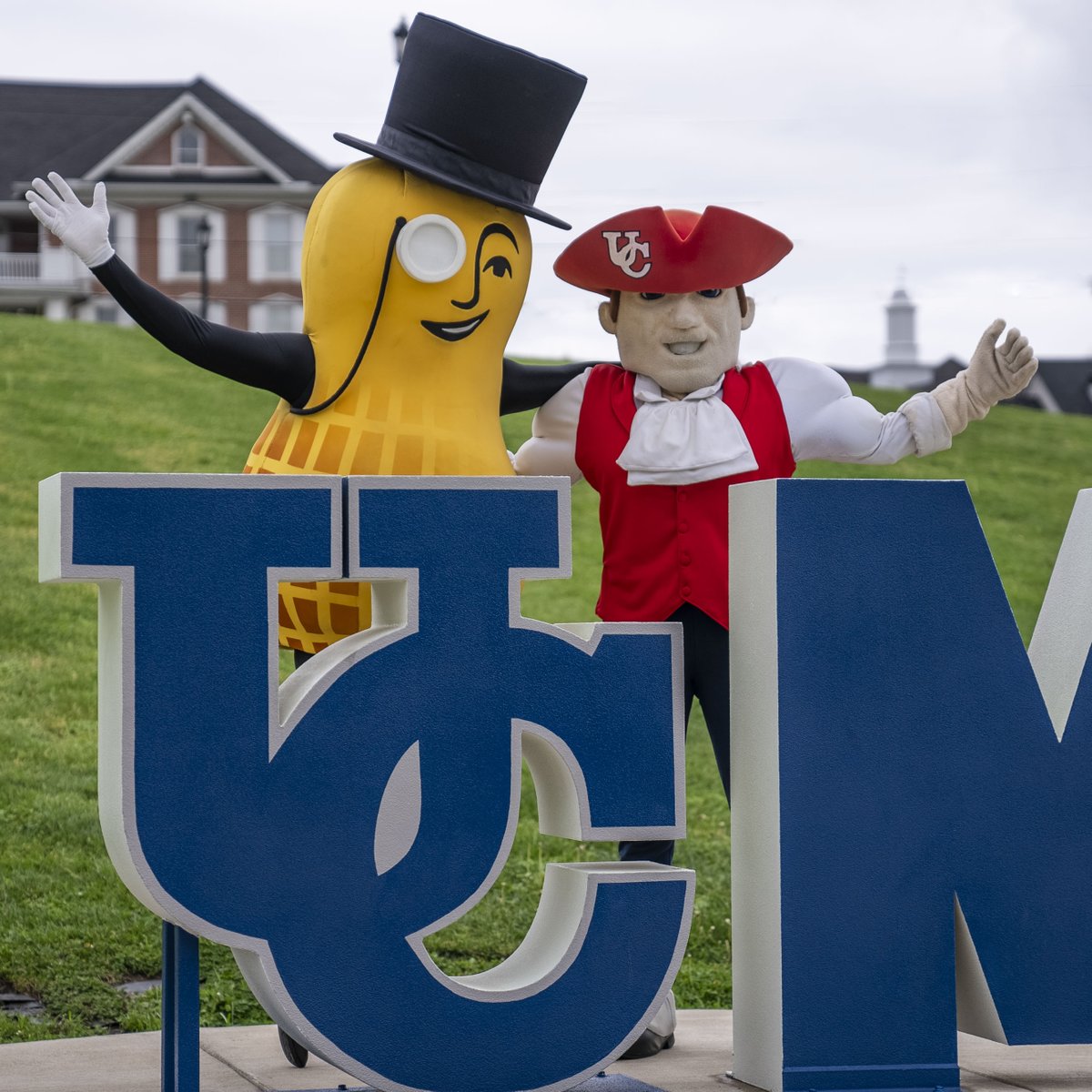 Pete had a shell of a good time with his new friend Mr. Peanut as @NUTmobile_Tour stopped by Cumberlands campus in their search for the next peanutter. #ucumberlands #nutmobile #mrpeanut