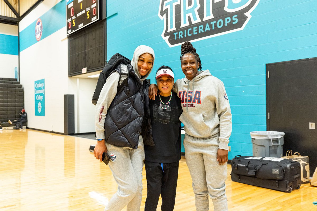 Legends. Champions. Olympians. Pioneers. Most of all friends. Thank you @_ajawilson22 @cgray209 for stopping by @GamecockWBB practice. Any eligibility left? 🤣🤣🤣