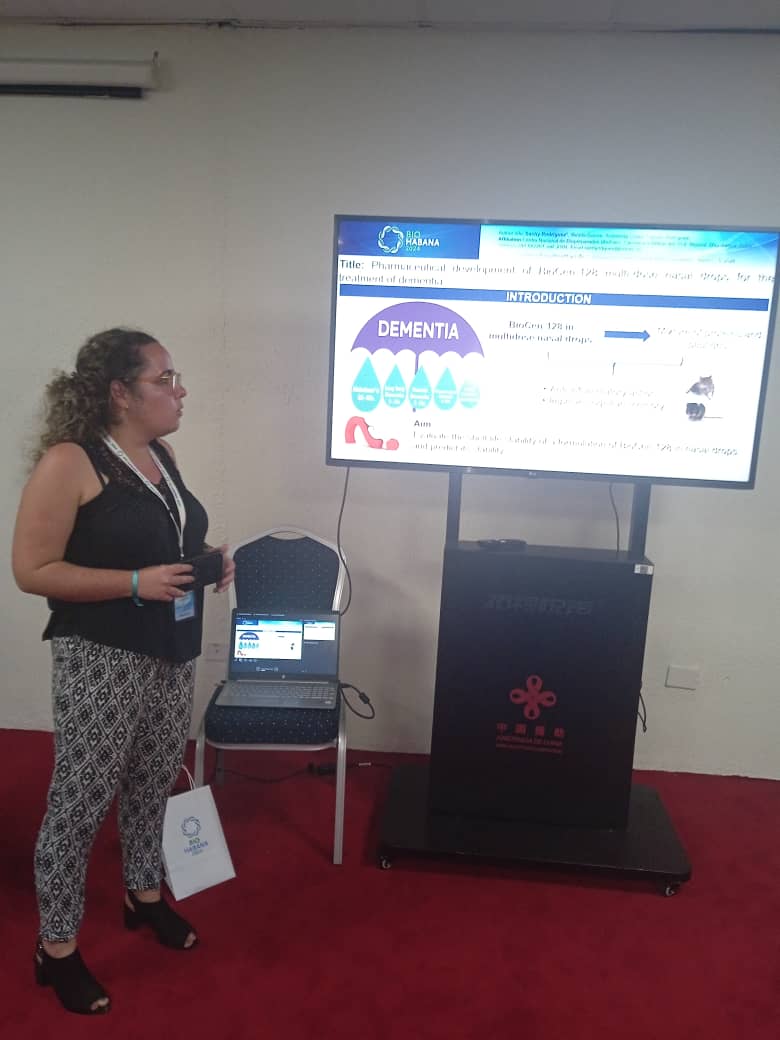 BIOCENCU's tweet photo. Los Bioceneros exponen sus trabajos en póster, en las diferentes temáticas de los distintos simposios, en #BioHabana2024. #NoNosDetenemos https://t.co/lviGeC7sO0